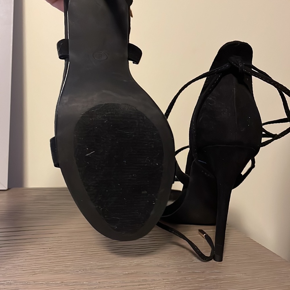 Lulu’s Heels - Picture 3 of 4